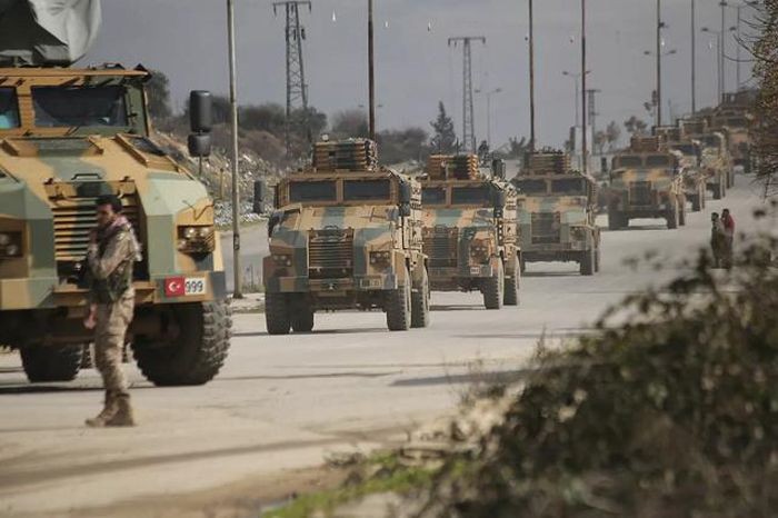 Đoàn xe quân sự Thổ Nhĩ Kỳ bị phục kích ở Idlib, ghi nhận có thương vong Đoàn xe quân sự Thổ Nhĩ Kỳ bị phục kích ở Idlib, ghi nhận có thương vong