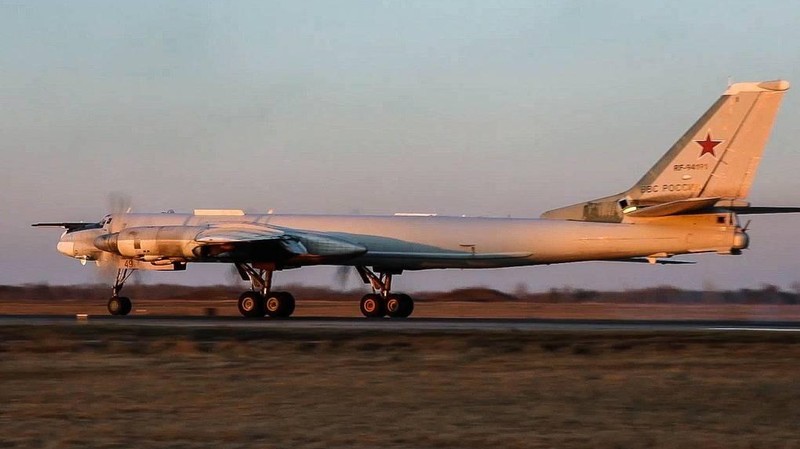 Bộ đôi Tu-95MS của Nga phô diễn sức mạnh vô song trên biển Bộ đôi Tu-95MS của Nga phô diễn sức mạnh vô song trên biển