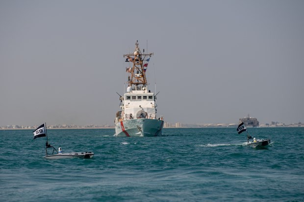 Hoa Kỳ và Bahrain tiến hành tập trận tàu không người lái đầu tiên ở vùng Vịnh Hoa Kỳ và Bahrain tiến hành tập trận tàu không người lái đầu tiên ở vùng Vịnh