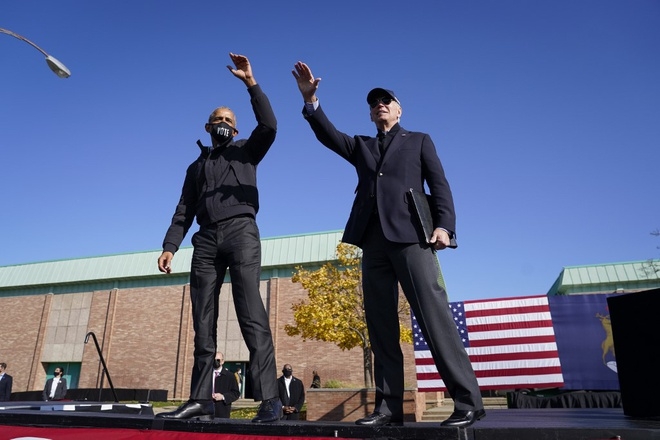 Ông Obama 'tung đòn' bất ngờ vào thời điểm nước rút của bầu cử Mỹ Ông Obama 'tung đòn' bất ngờ vào thời điểm nước rút của bầu cử Mỹ