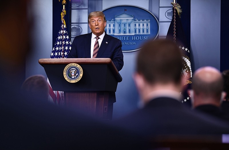 Tổng thống Trump đang say sưa phát biểu về chiến thắng, ABC, CBS và MSNBC đồng ngừng phát sóng Tổng thống Trump đang say sưa phát biểu về chiến thắng, ABC, CBS và MSNBC đồng ngừng phát sóng