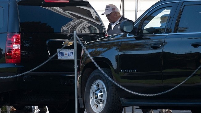 Thất cử trước đối thủ Biden, ông Trump vẫn thong dong đi đánh golf 2 ngày liên tục Thất cử trước đối thủ Biden, ông Trump vẫn thong dong đi đánh golf 2 ngày liên tục