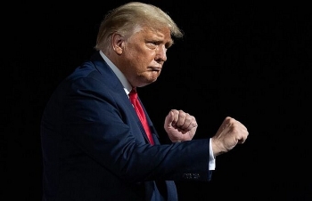 Giữa lúc đang chênh vênh vì thất cử, ông Trump bất ngờ nhận 