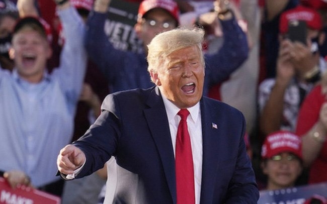 Hạt lớn nhất Michigan xác nhận kết quả, cắt ngang màn ăn mừng của các đồng minh phe ông Trump Hạt lớn nhất Michigan xác nhận kết quả, cắt ngang màn ăn mừng của các đồng minh phe ông Trump