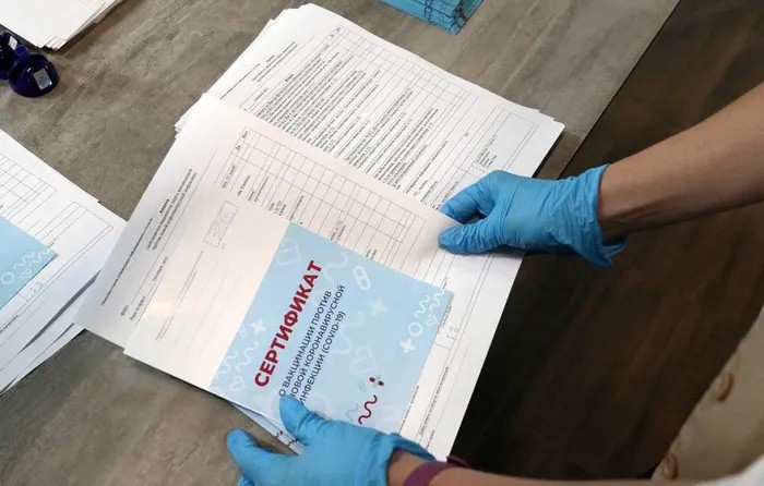 Nga khởi tố hơn 500 vụ án hình sự về giả giấy chứng nhận tiêm chủng vaccine Covid-19 Nga khởi tố hơn 500 vụ án hình sự về giả giấy chứng nhận tiêm chủng vaccine Covid-19