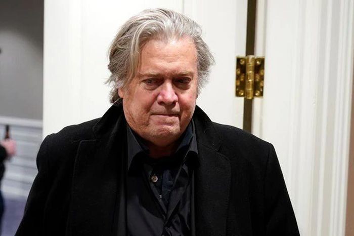 Cựu cố vấn của ông Trump bị truy tố tội chống lệnh điều tra bạo loạn Cựu cố vấn của ông Trump bị truy tố tội chống lệnh điều tra bạo loạn