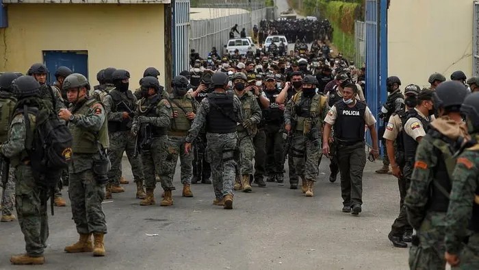 Tù nhân bạo loạn trong nhà tù Ecuador, ít nhất 68 người thiệt mạng Tù nhân bạo loạn trong nhà tù Ecuador, ít nhất 68 người thiệt mạng