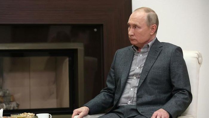 Tổng thống Putin được tiêm mũi vaccine tăng cường Sputnik Light Tổng thống Putin được tiêm mũi vaccine tăng cường Sputnik Light