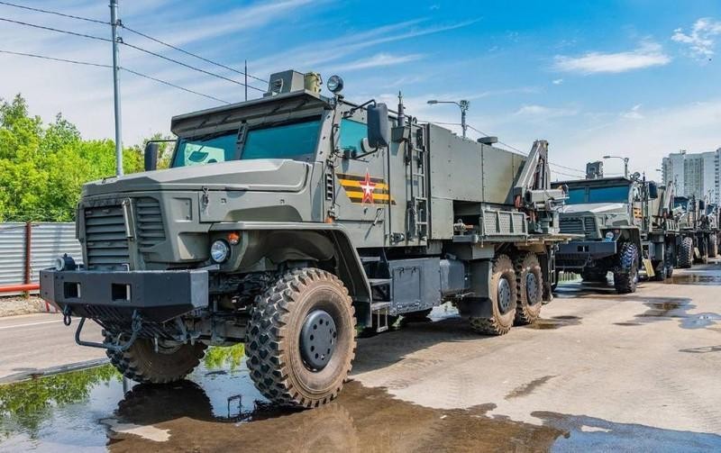Nga tăng cường tổ hợp phun lửa hạng nặng TOS-2 Tosochka tới biên giới Ukraine