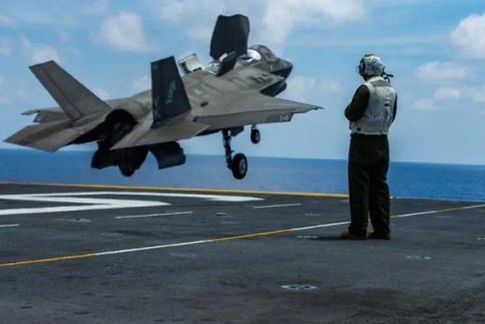 Hoa Kỳ dùng hệ thống phát hiện mục tiêu sâu 6.000m để mò F-35B trên Địa Trung Hải Hoa Kỳ dùng hệ thống phát hiện mục tiêu sâu 6.000m để mò F-35B trên Địa Trung Hải