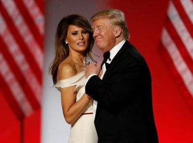 Chồng còn đang mải mê đấu chấp pháp lý để ở lại Nhà Trắng, đệ nhất phu nhân Melania lặng lẽ thu xếp để rời đi Chồng còn đang mải mê đấu chấp pháp lý để ở lại Nhà Trắng, đệ nhất phu nhân Melania lặng lẽ thu xếp để rời đi