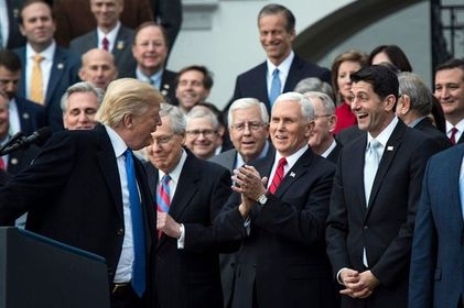 Đội ngũ Trump vạch chiến lược tập hợp tất cả thành viên đảng Cộng hòa ủng hộ Tổng thống đương nhiệm Đội ngũ Trump vạch chiến lược tập hợp tất cả thành viên đảng Cộng hòa ủng hộ Tổng thống đương nhiệm