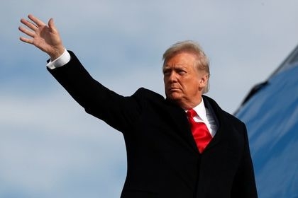 Ông Trump tuyên bố giới chức Nhà Trắng sẽ không phải những đối tượng đầu tiên được tiêm vắc-xin Covid-19 Ông Trump tuyên bố giới chức Nhà Trắng sẽ không phải những đối tượng đầu tiên được tiêm vắc-xin Covid-19