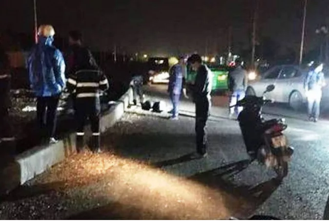 Tai nạn giao thông chiều 16/12: Giúp người bị ngã giữa đường, người đàn ông bị xe container tông tử vong Tai nạn giao thông chiều 16/12: Giúp người bị ngã giữa đường, người đàn ông bị xe container tông tử vong