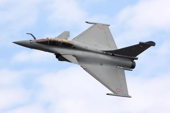 UAE ký thương vụ lịch sử, mua 80 chiến đấu cơ Rafale của Pháp giá hàng chục tỷ USD UAE ký thương vụ lịch sử, mua 80 chiến đấu cơ Rafale của Pháp giá hàng chục tỷ USD
