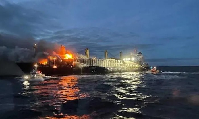 Cháy tàu ở ngoài khơi, Thụy Điển chuẩn bị ứng phó nguy cơ rò rỉ dầu Cháy tàu ở ngoài khơi, Thụy Điển chuẩn bị ứng phó nguy cơ rò rỉ dầu