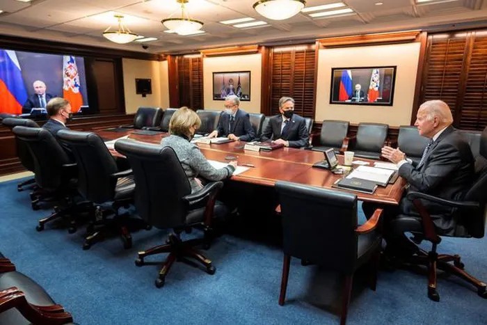 Tổng thống Biden nói gì về khả năng điều quân đội đến Ukraine? Tổng thống Biden nói gì về khả năng điều quân đội đến Ukraine?
