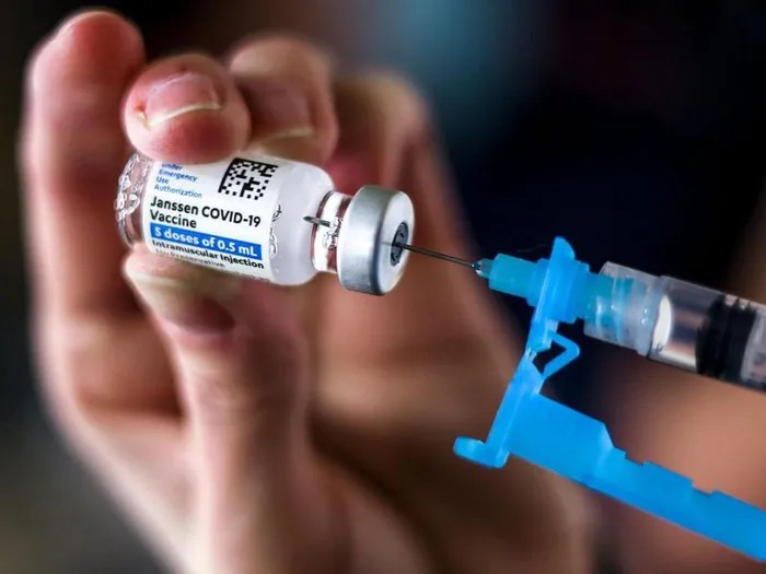 CDC Hoa Kỳ nhất trí thay đổi khuyến cáo về tiêm vaccine ngừa COVID-19 CDC Hoa Kỳ nhất trí thay đổi khuyến cáo về tiêm vaccine ngừa COVID-19