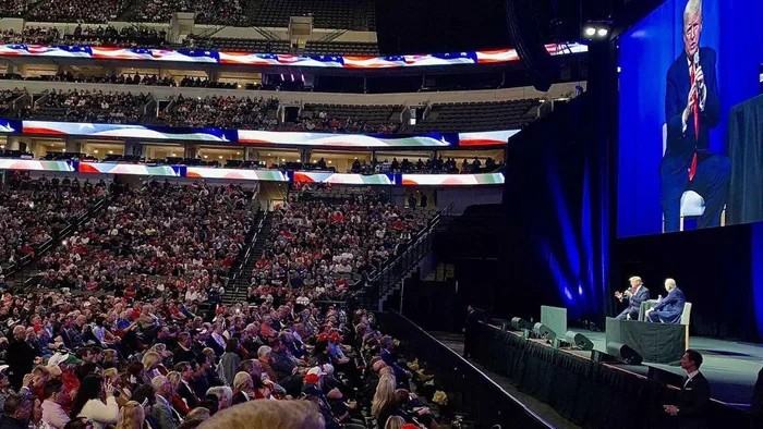 Ông Trump bất ngờ bị đám đông la ó khi tuyên bố đã tiêm mũi thứ ba Ông Trump bất ngờ bị đám đông la ó khi tuyên bố đã tiêm mũi thứ ba