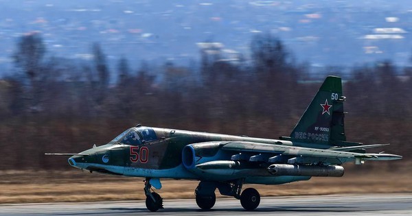 Phi đội Su-25 diễn tập tấn công ban đêm bằng bom và rocket ở Stavropol Phi đội Su-25 diễn tập tấn công ban đêm bằng bom và rocket ở Stavropol