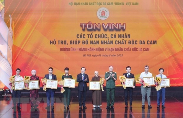 ປຸກລະດົມເດືອນກະທຳເພື່ອຜູ້ປະສົບເຄາະຮ້າຍຈາກທາດພິດສີສົ້ນ/ດີໂອຊິນ