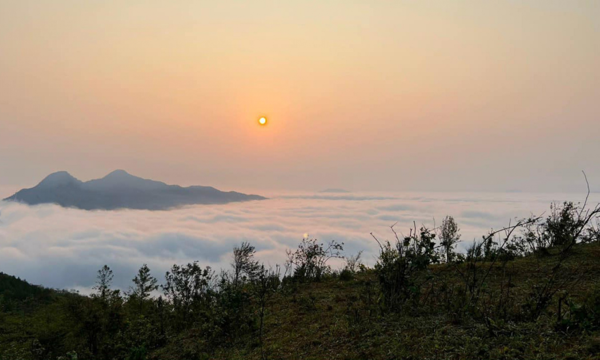ຄົ້ນເຫັນທິວທັດອັນເຕັມໄປດ້ວຍສີສັນທຳມະຊາດຂອງກວາງຈິ