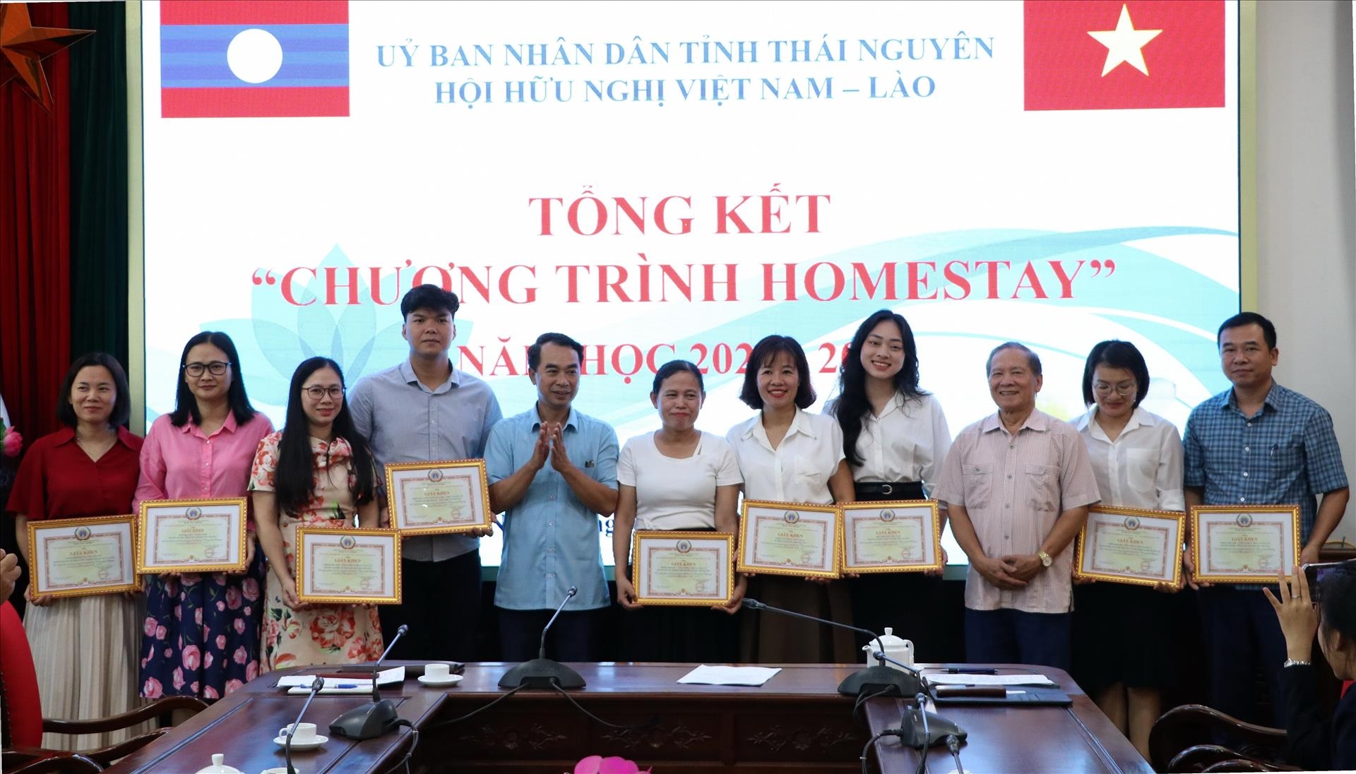 ສະມາຄົມມິດຕະພາບຫວຽດນາມ - ລາວ ແຂວງ ໄທຫງວຽນ ໄດ້ຈັດຕັ້ງກອງປະຊຸມສະຫຼຸບບົດລາຍງານ “Homestay” ສະມາຄົມມິດຕະພາບຫວຽດນາມ - ລາວ ແຂວງ ໄທຫງວຽນ ໄດ້ຈັດຕັ້ງກອງປະຊຸມສະຫຼຸບບົດລາຍງານ “Homestay”