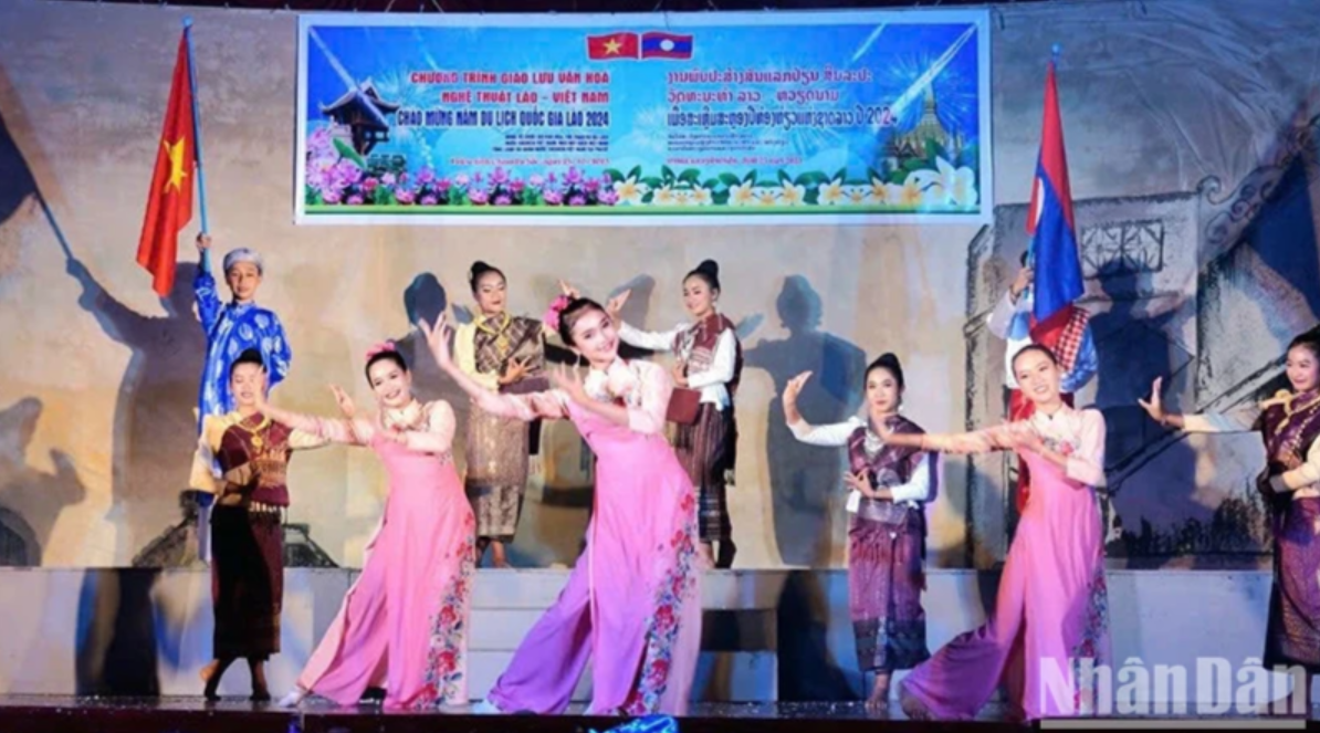 ພົບປະແລກປ່ຽນວັດທະນະທຳ ຍ້ອງຍໍມິດຕະພາບ ຫວຽດນາມ - ລາວ