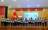 ນັກສຶກສາຊາວຊົນເຜົ່າສ່ວນໜ້ອຍ ເເລະ ເຂດທະເລໝູ່ເກາະ ກວາງນາມ ໄດ້ຮັບທຶນການສຶກສາ ວື່ອາຢີ່ງ