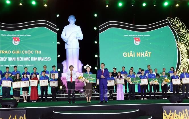 ຊາວກະສິກອນໜຸ່ມດີເດັ່ນ 42 ຄົນໄດ້ຮັບລາງວັນ ເລື່ອງດິງກິວ 2023