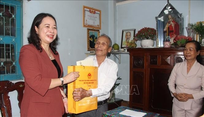 ຂໍ້ຕົກລົງຂອງປະທານປະເທດກ່ຽວກັບການມອບຂອງຂວັນບຸນປີໃໝ່ຫວຽດນາມ 2024