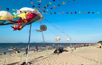 ໄຂ​ Festival ທະ​ເລ - ໂຮ້ຍ​ອານ ຍາມ​ລະ​ດູ​ຮ້ອນ