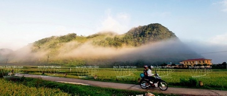 ຄົ້ນຫາຄວາມງາມຢູ່ລຸ້ງເວິນໃນແຂວງຮ່ວາບິ່ງ