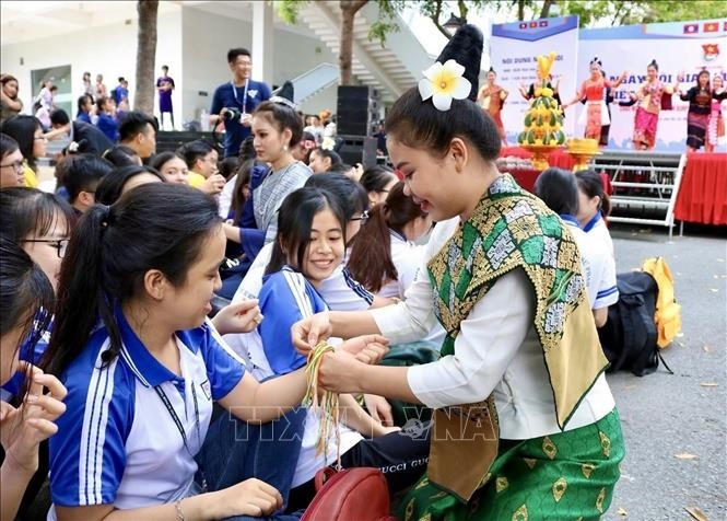 ພິທີບາສີສູ່ຂວັນ ໃນໂອກາດບຸນປີໃໝ່ລາວ (ພາບ: TTXVN)