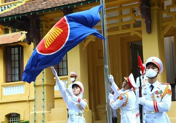 ພິທີຊັກທຸງຂຶ້ນ ສະເຫຼີມສະຫຼອງ 55 ປີແຫ່ງວັນສ້າງຕັ້ງ ອາຊຽນ ພິທີຊັກທຸງຂຶ້ນ ສະເຫຼີມສະຫຼອງ 55 ປີແຫ່ງວັນສ້າງຕັ້ງ ອາຊຽນ