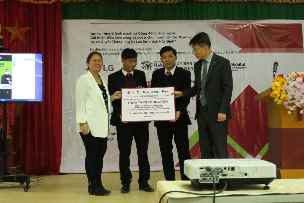 Habitat for Humanity hỗ trợ 1.200 người dân tộc Mường ở Lạc Sơn (Hoà Bình) cải thiện nhà ở, vệ sinh nước sạch Habitat for Humanity hỗ trợ 1.200 người dân tộc Mường ở Lạc Sơn (Hoà Bình) cải thiện nhà ở, vệ sinh nước sạch