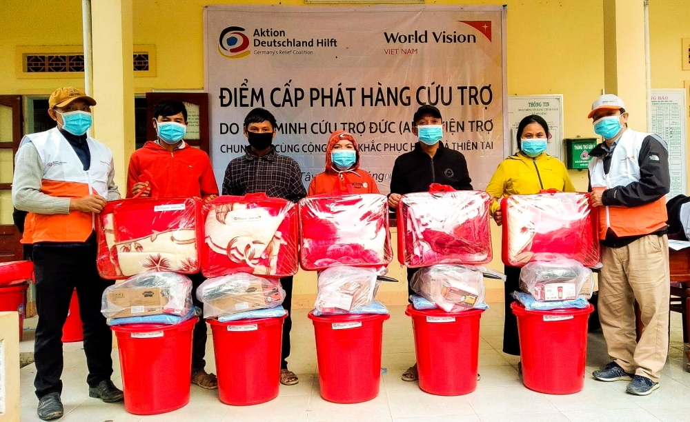 World Vision Việt Nam phát đồ dùng thiết yếu cho gần 20000 hộ gia đình ở Quảng Ngãi World Vision Việt Nam phát đồ dùng thiết yếu cho gần 20000 hộ gia đình ở Quảng Ngãi