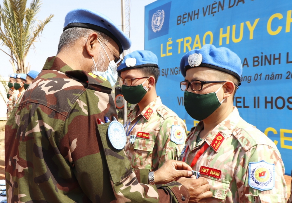 Bệnh viện dã chiến của Việt Nam nhận Huy chương Vì sự nghiệp Gìn giữ hòa bình Liên hợp quốc Bệnh viện dã chiến của Việt Nam nhận Huy chương Vì sự nghiệp Gìn giữ hòa bình Liên hợp quốc