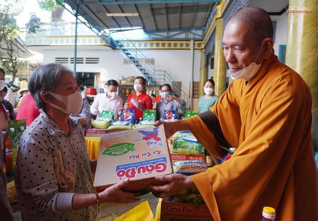 Phật giáo tỉnh Điện Biên, TP.HCM tặng hàng nghìn xuất quà cho người nghèo Phật giáo tỉnh Điện Biên, TP.HCM tặng hàng nghìn xuất quà cho người nghèo