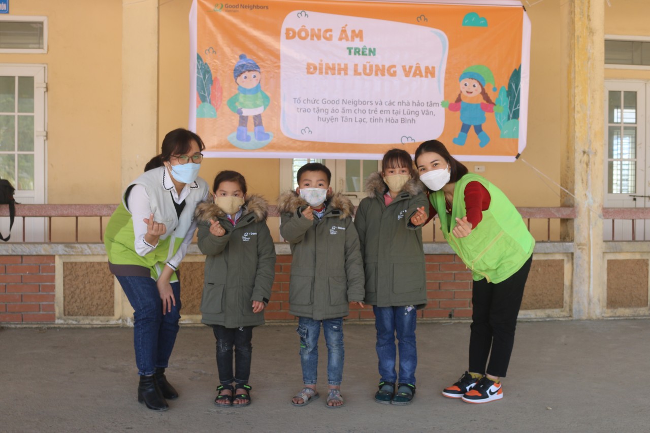 GNI trao tặng áo ấm cho trẻ em có hoàn cảnh khó khăn nhân dịp Tết Nguyên Đán 2022 GNI trao tặng áo ấm cho trẻ em có hoàn cảnh khó khăn nhân dịp Tết Nguyên Đán 2022