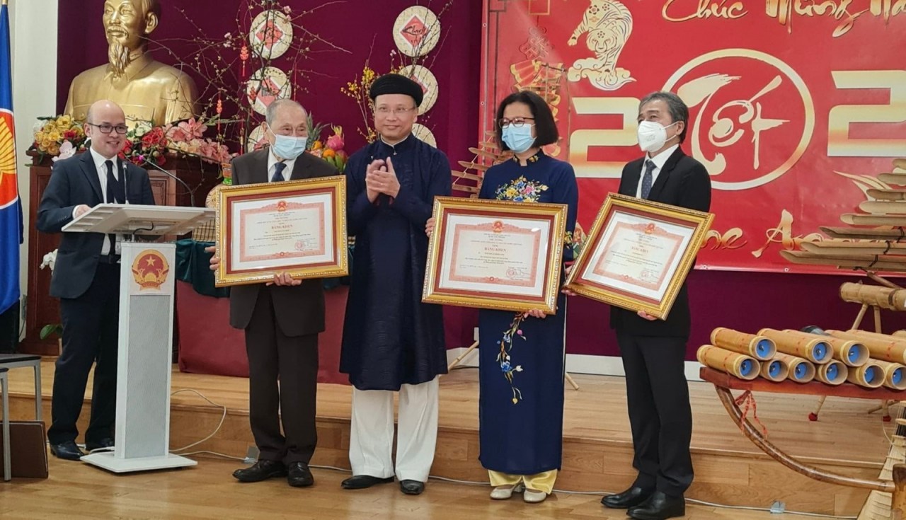 Cộng đồng người Việt tại Pháp sum họp đón Tết Nhâm Dần 2022 Cộng đồng người Việt tại Pháp sum họp đón Tết Nhâm Dần 2022