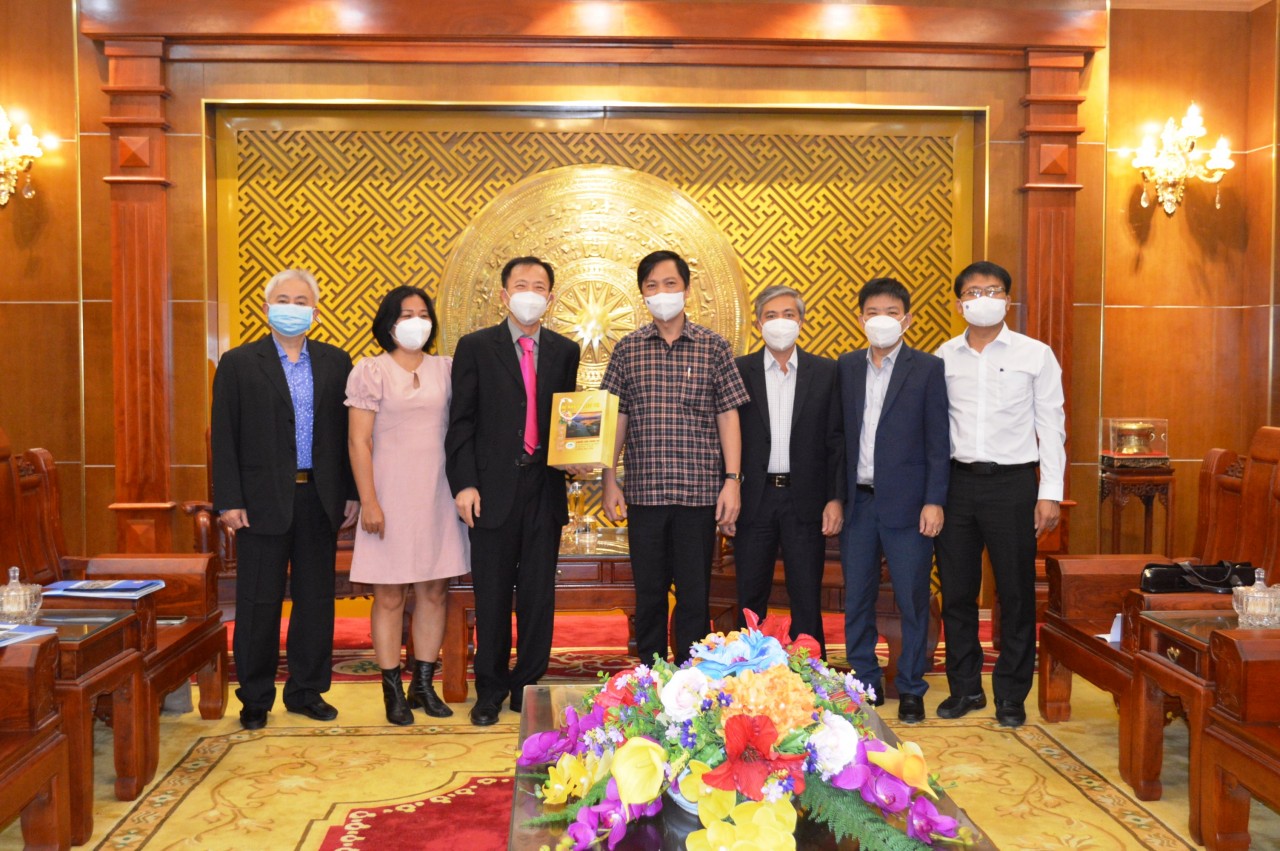 Thúc đẩy đầu tư, thương mại, nông nghiệp giữa thị trấn Cal-Nev-Ari (Hoa Kỳ) với huyện Cam Lộ (Quảng Trị) Thúc đẩy đầu tư, thương mại, nông nghiệp giữa thị trấn Cal-Nev-Ari (Hoa Kỳ) với huyện Cam Lộ (Quảng Trị)