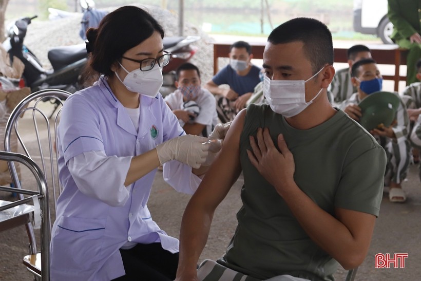 Giảm án, tha tù, tặng quà, chăm lo cho đời sống phạm nhân dịp Tết Nhâm Dần Giảm án, tha tù, tặng quà, chăm lo cho đời sống phạm nhân dịp Tết Nhâm Dần