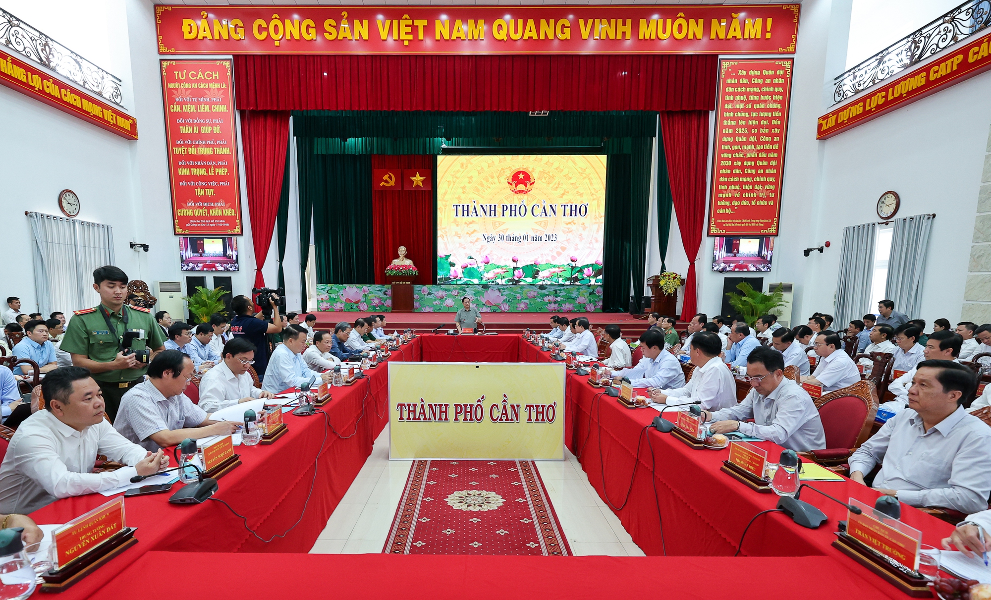 Thủ tướng: Làm bằng được 544 km cao tốc, quyết tâm thay đổi hệ thống giao thông ĐBSCL trong nhiệm kỳ này - Ảnh 4. Thủ tướng: Làm bằng được 544 km cao tốc, quyết tâm thay đổi hệ thống giao thông ĐBSCL trong nhiệm kỳ này - Ảnh 4.