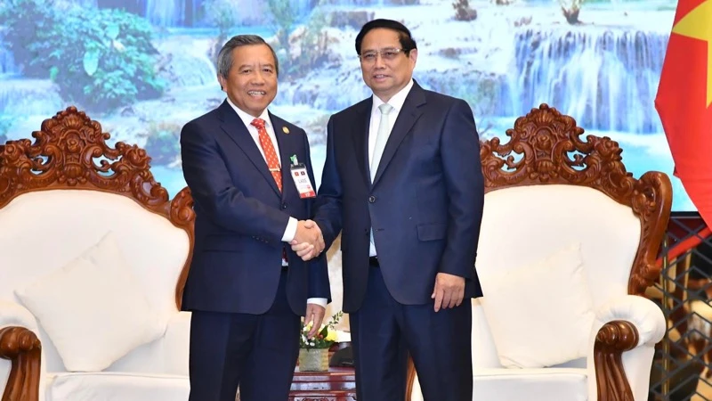 Thúc đẩy giao lưu nhân dân, không ngừng củng cố, vun đắp mối quan hệ hữu nghị đặc biệt Việt Nam-Lào Thúc đẩy giao lưu nhân dân, không ngừng củng cố, vun đắp mối quan hệ hữu nghị đặc biệt Việt Nam-Lào