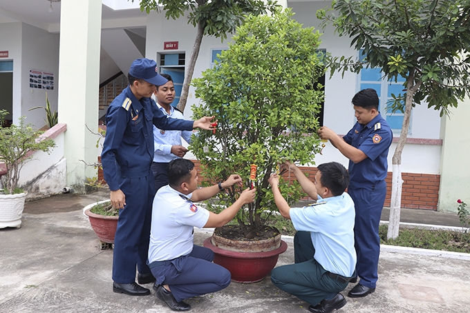 Khánh Hoà: Tổ chức giao lưu, gói bánh chưng cho sinh viên nước ngoài ở lại Việt Nam ăn Tết Khánh Hoà: Tổ chức giao lưu, gói bánh chưng cho sinh viên nước ngoài ở lại Việt Nam ăn Tết