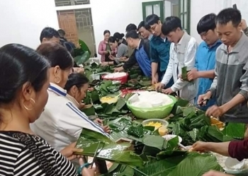 Hội đồng hương Nghệ An tại Berlin (Đức) tặng 250 phần quà Tết cho người Việt gặp khó khăn