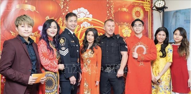 Tết cổ truyền ấm áp của cộng đồng người Việt tại Singapore và Canada Tết cổ truyền ấm áp của cộng đồng người Việt tại Singapore và Canada