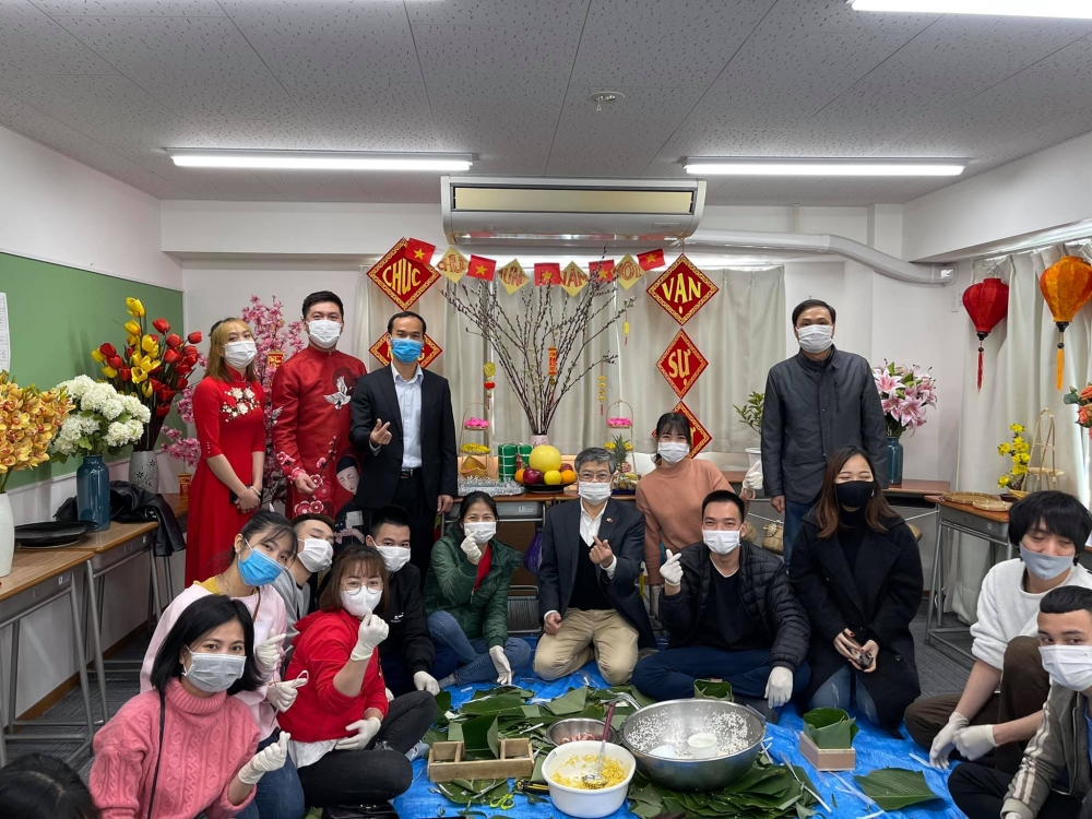 Đeo khẩu trang, sát khuẩn, đo thân nhiệt... cách vui tết Việt tại Kyushu (Nhật Bản) thời COVID-19 Đeo khẩu trang, sát khuẩn, đo thân nhiệt... cách vui tết Việt tại Kyushu (Nhật Bản) thời COVID-19