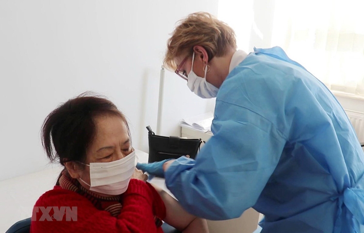Cộng đồng người Việt Nam ở Ba Lan đã được tiêm vaccine phòng COVID-19 Cộng đồng người Việt Nam ở Ba Lan đã được tiêm vaccine phòng COVID-19